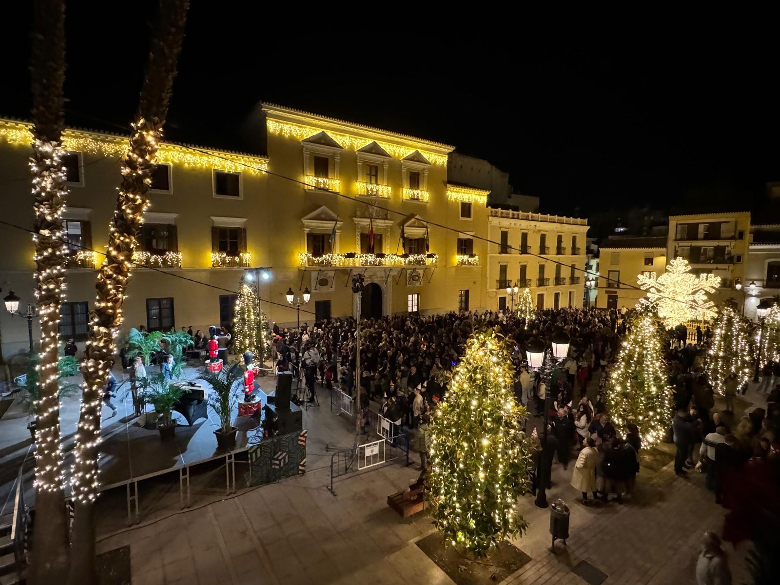 Ambiente en la Plaza de España de Motril la pasada Nochevieja