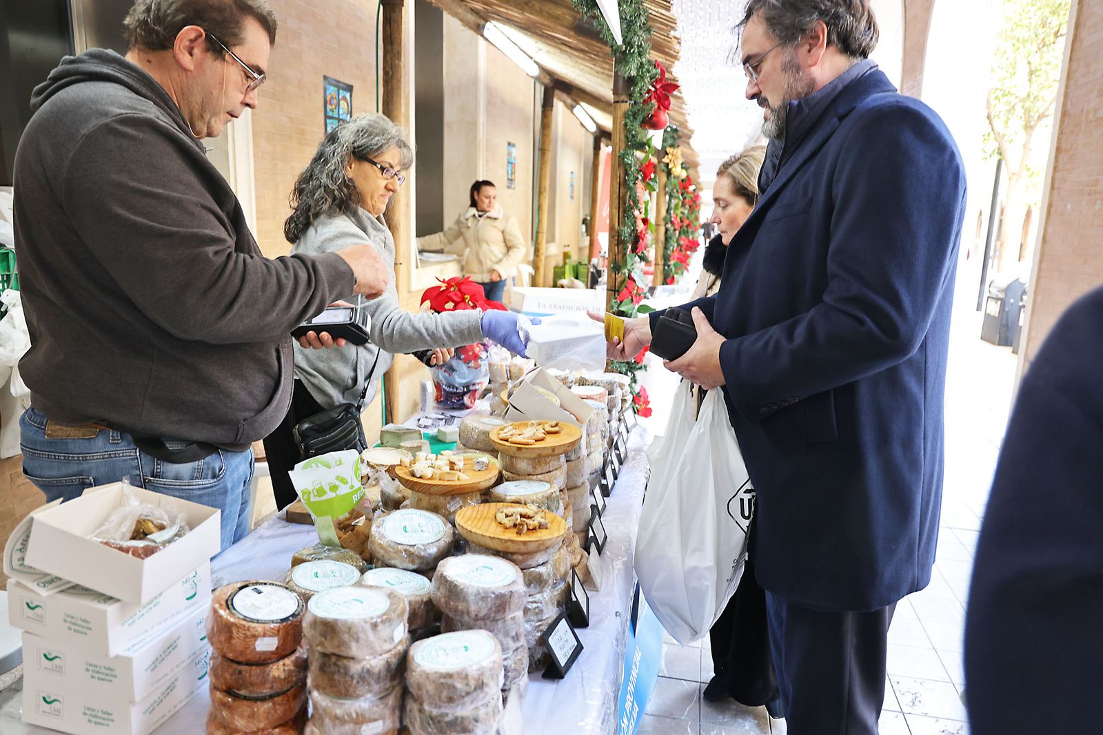 Imágenes de la XIV Muestra de Aceites, Quesos y Conservas en Aceite de la provincia de Huelva