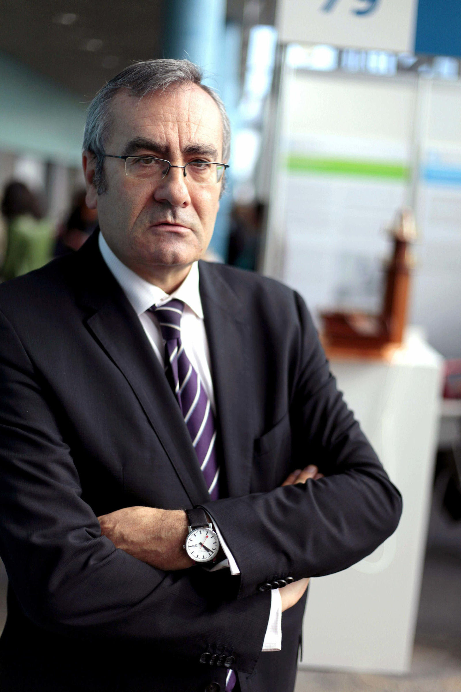 José Llorca (segundo por la derecha) en una visita realizada hace un año a la terminal de contenedores, junto a la entonces ministra de Fomento, Ana Pastor.