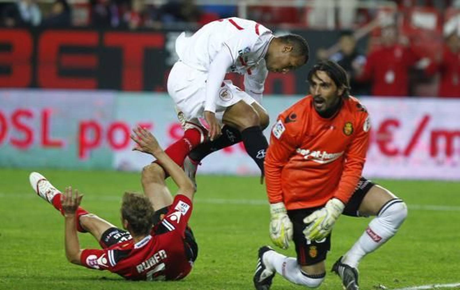 Los de Manzano caen en casa tras un gol del Webo en el minuto 90.

Foto: Antonio Pizarro