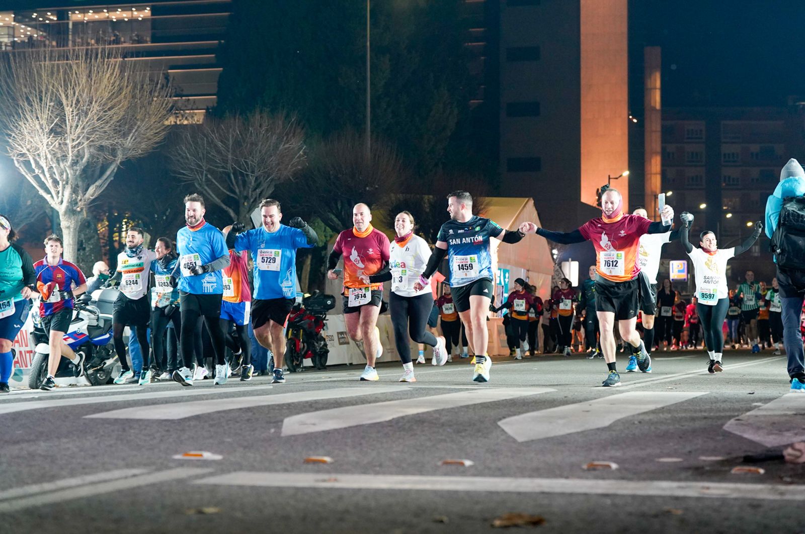 En imágenes: búscate en tu llegada a meta de la Carrera de San Antón 2026 (2)