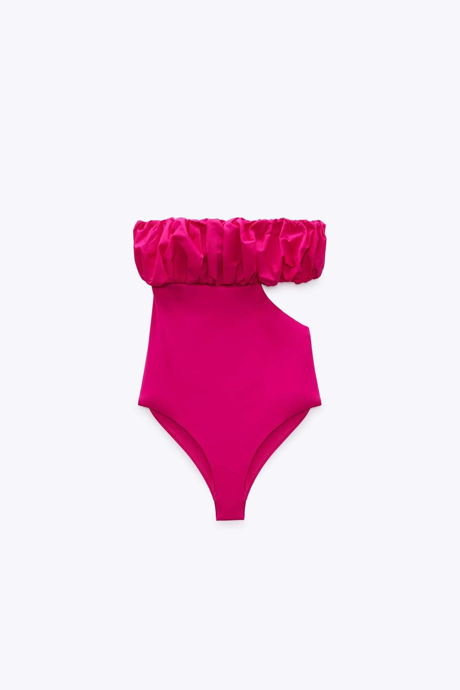 Bañador rosa fucsia con escote fruncido de Zara. Bañador rosa fucsia con escote fruncido de Zara.