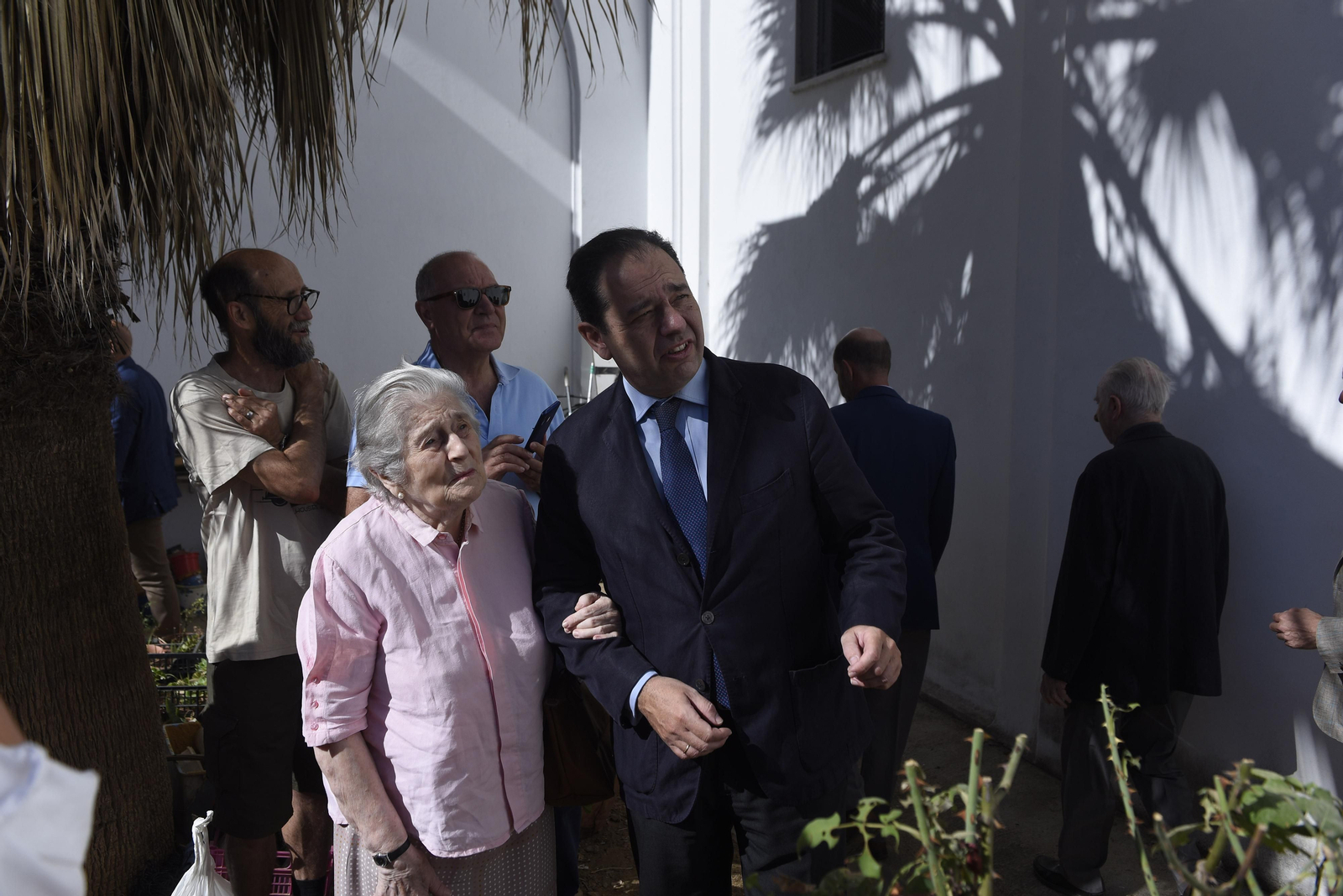 Las imágenes de la inauguración de los jardines del párroco D. Pedro Ybarra