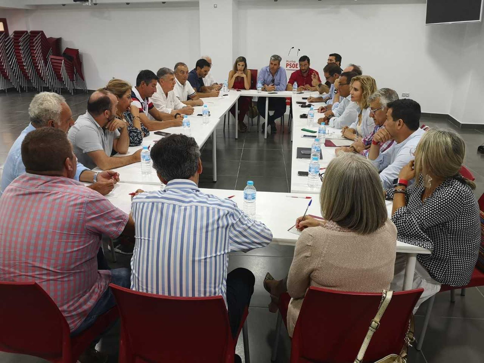 Un momento de la reunión entre la Plataforma y el Partido Socialista.
