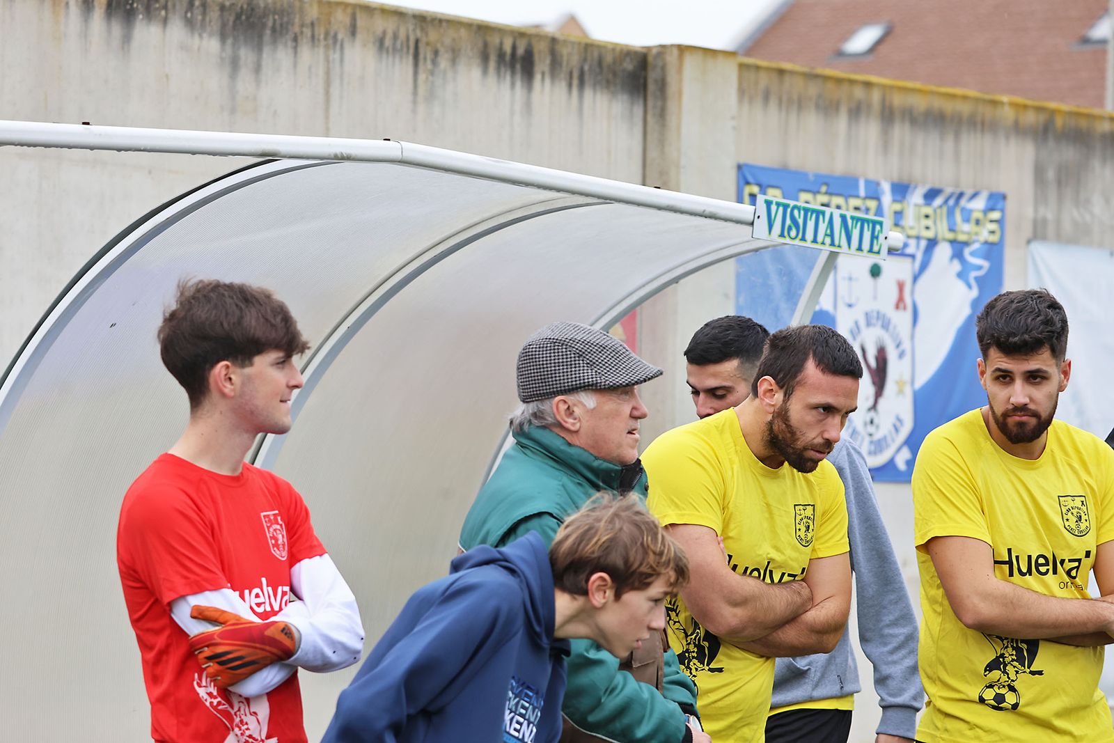 Periodistas y políticos disputan su tradicional partido navideño de fútbol