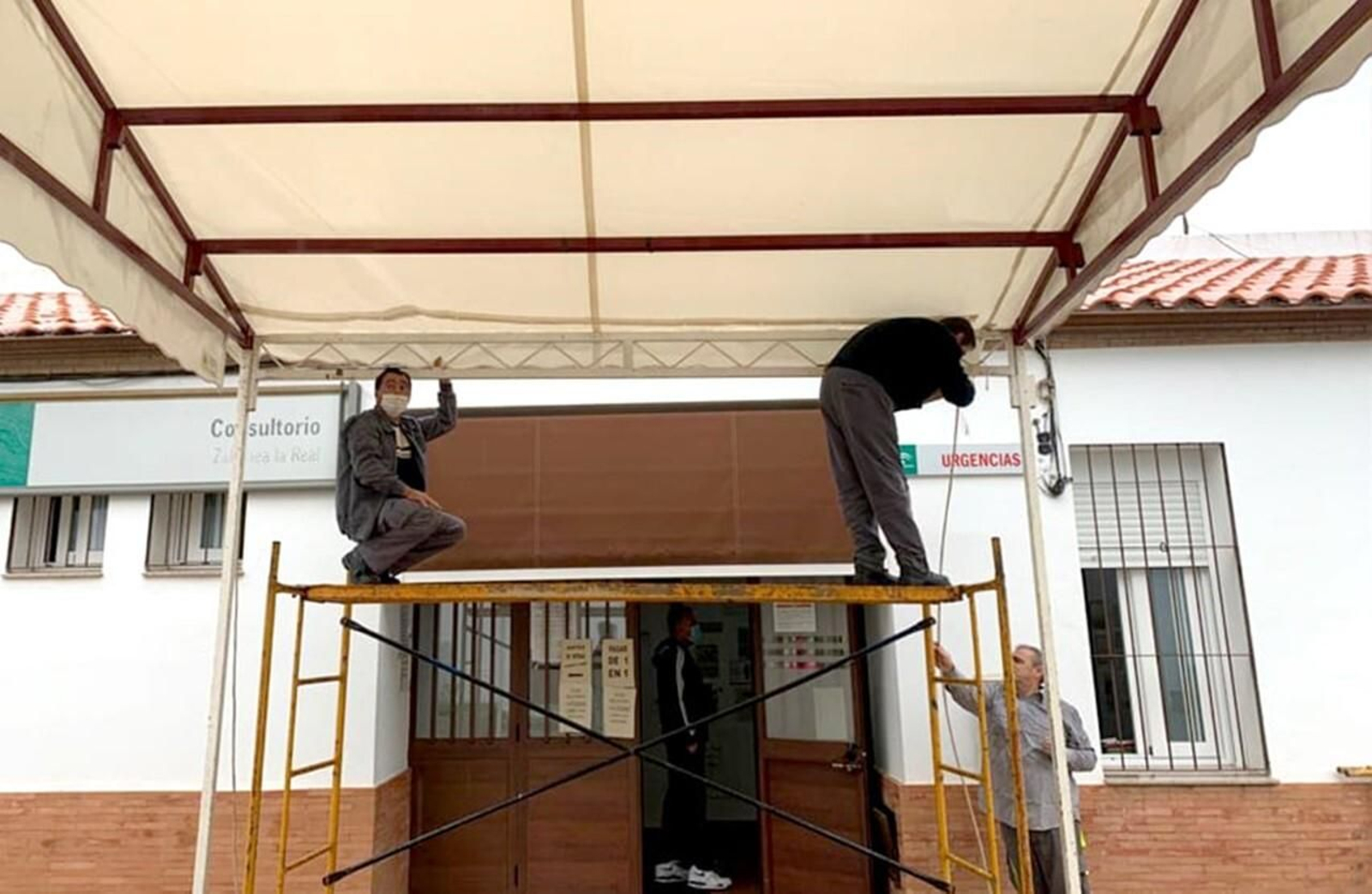 Trabajos que se están llevando a cabo en el centro de salud de Zalamea la Real.