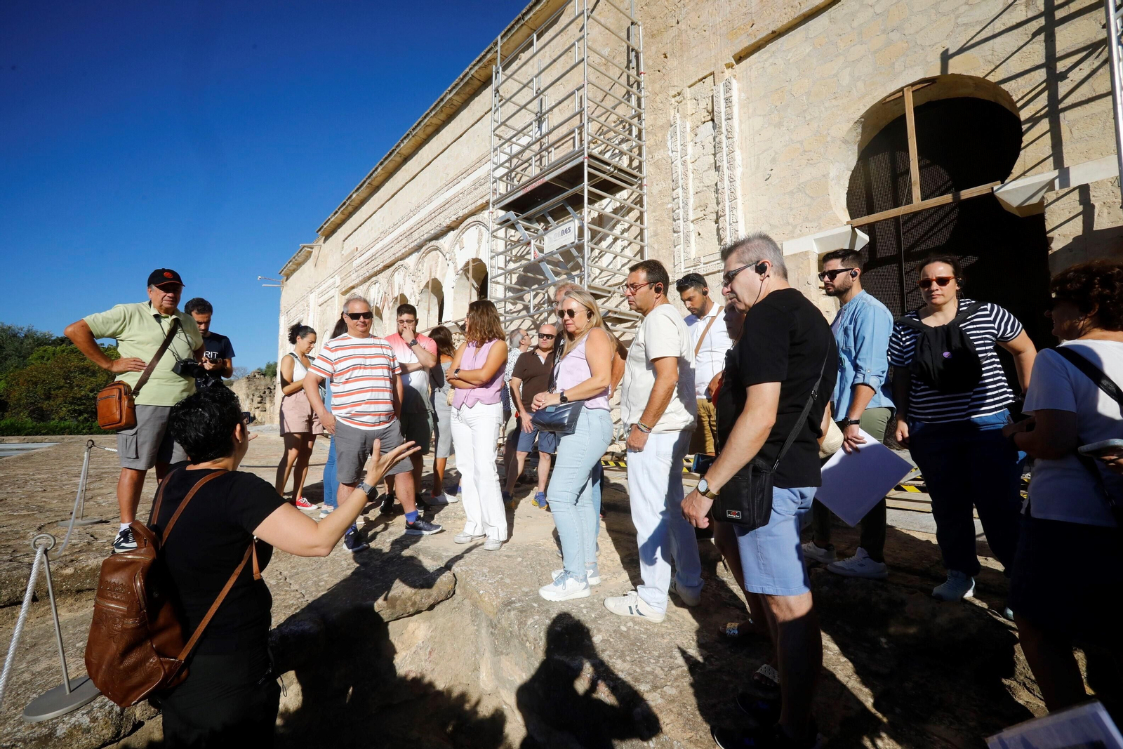 Las primeras visitas al Salón Rico de Medina Azahara tras su reapertura al público, en imágenes