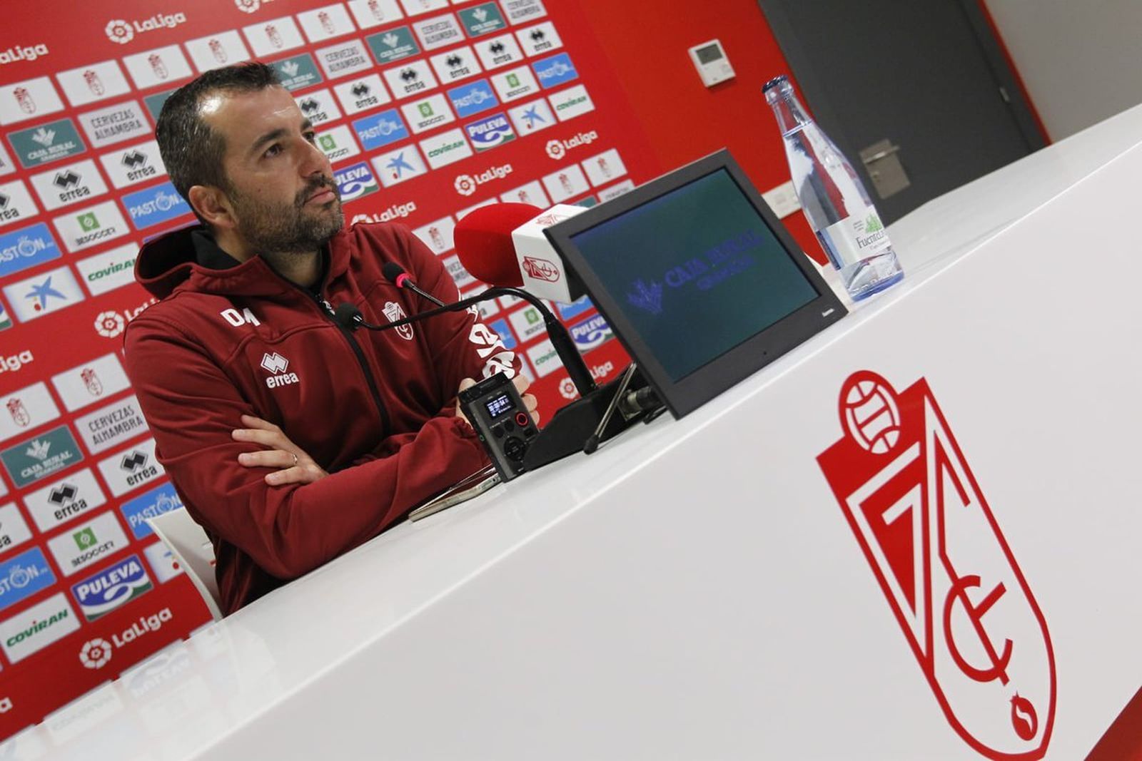 Diego Martínez, entrenador del Granada CF, espera que Los Cármenes presente un gran ambiente ante el Oviedo.