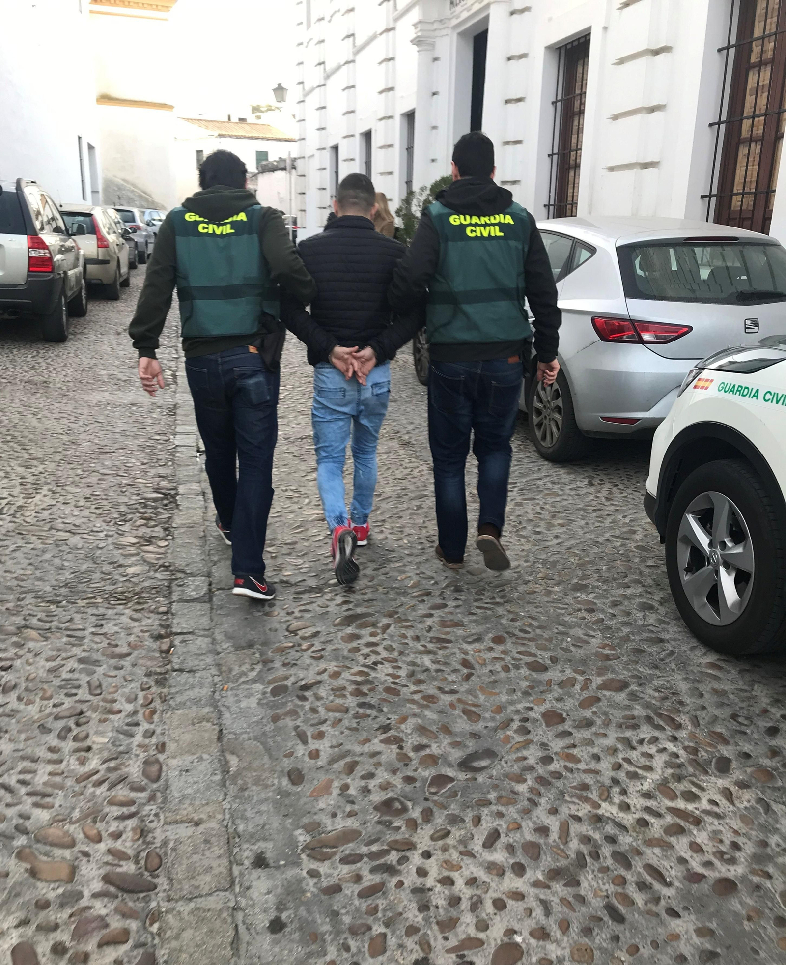 El detenido, trasladado a los juzgados de Carmona.