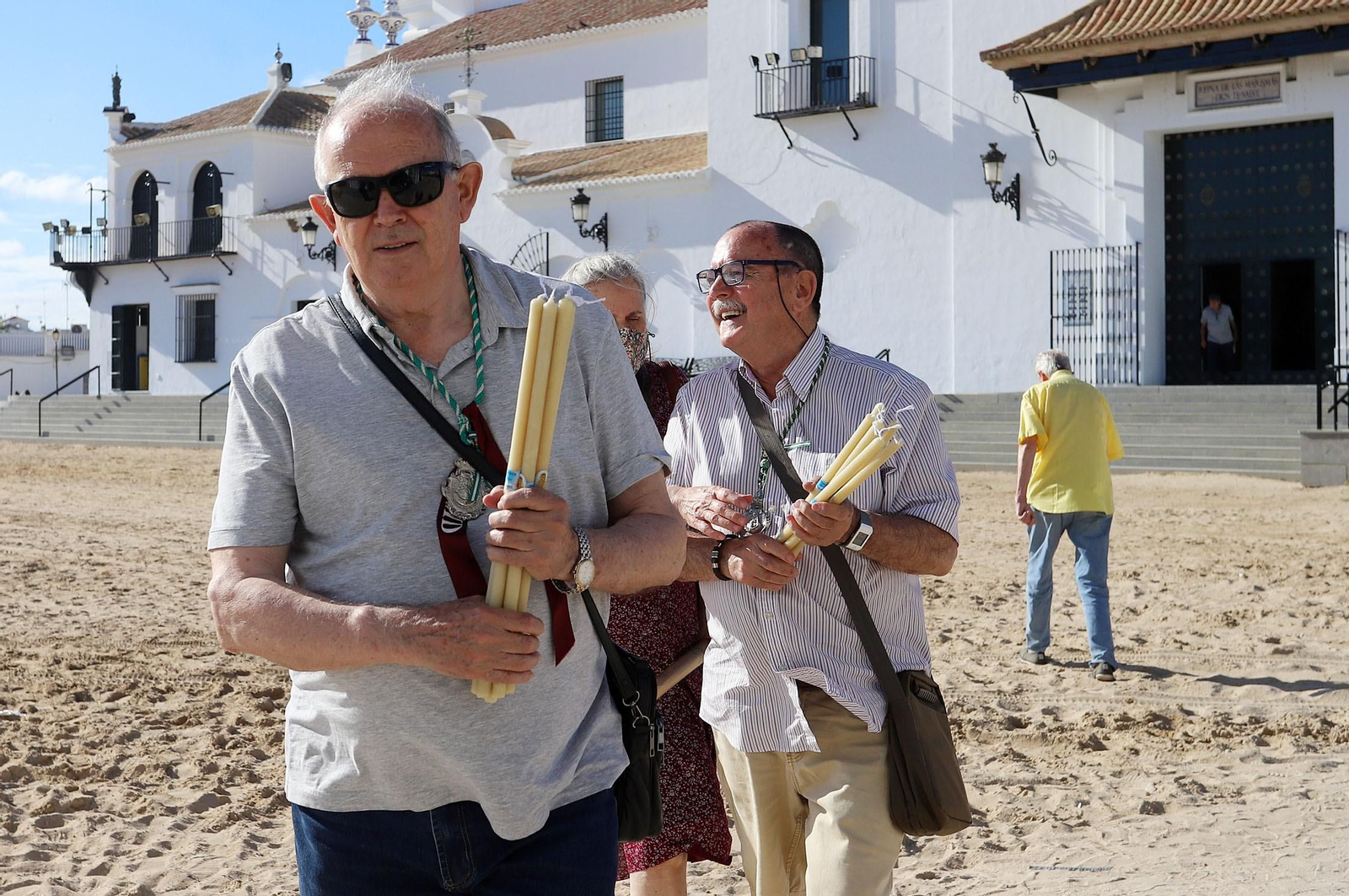 Ambiente en la aldea del Rocío previo a la llegada de las Hermandades, en imágenes