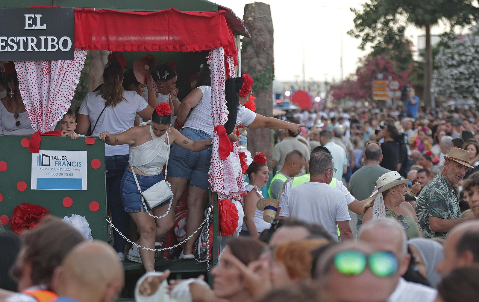 Búscate en las fotos de la cabalgata de la Feria Real de Algeciras 2025
