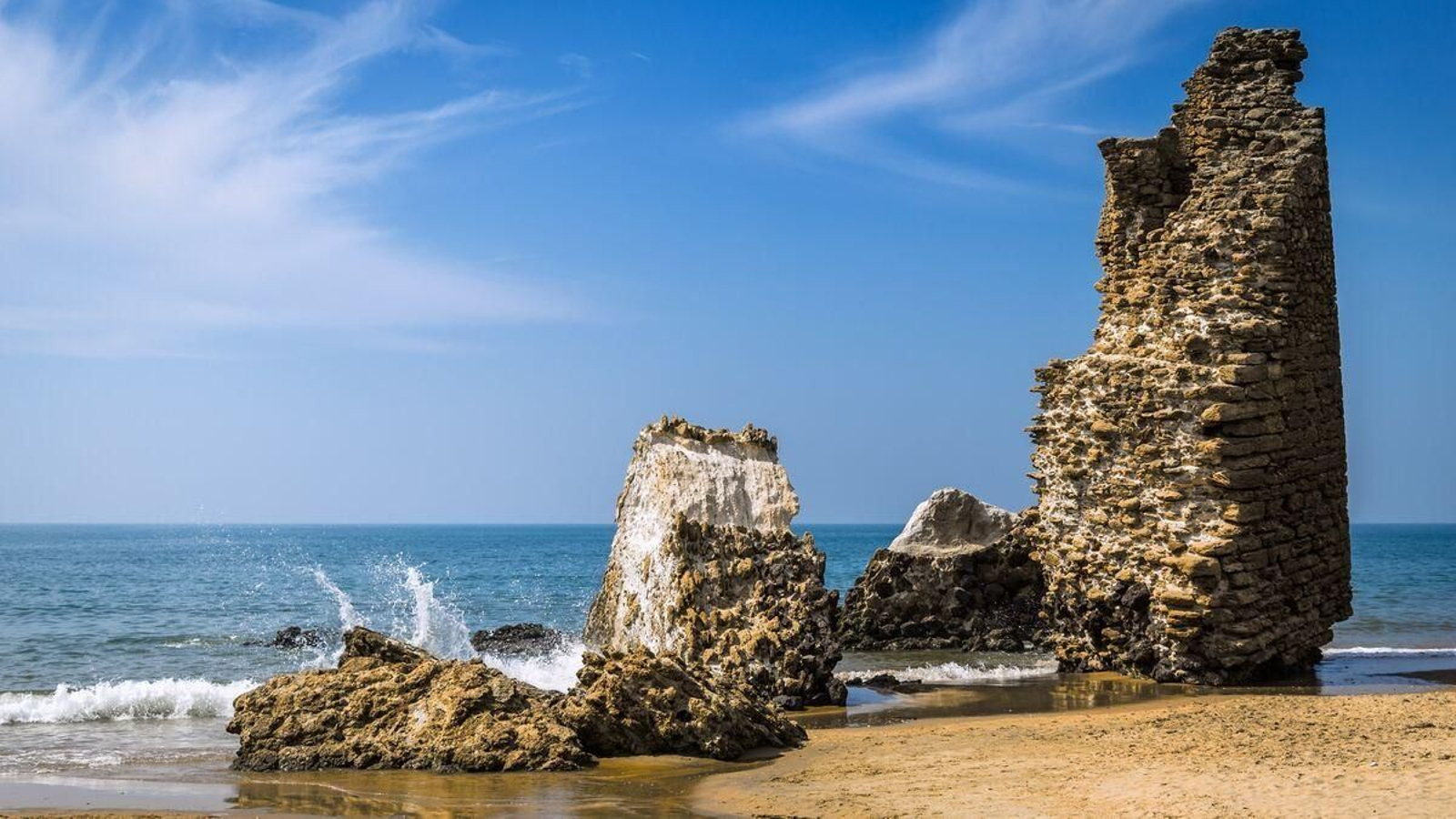 ¿Conoces las 6 Torres Almenara de Matalascañas? ¿Conoces las 6 Torres Almenara de Matalascañas?