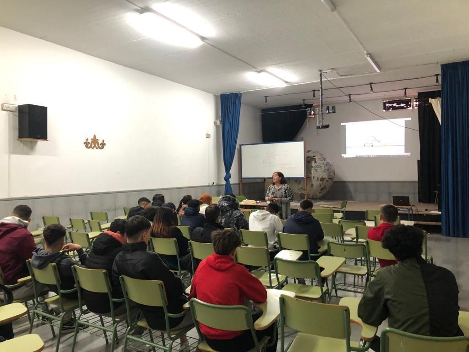 Uno de los talleres impartidos en el instituto vicario.