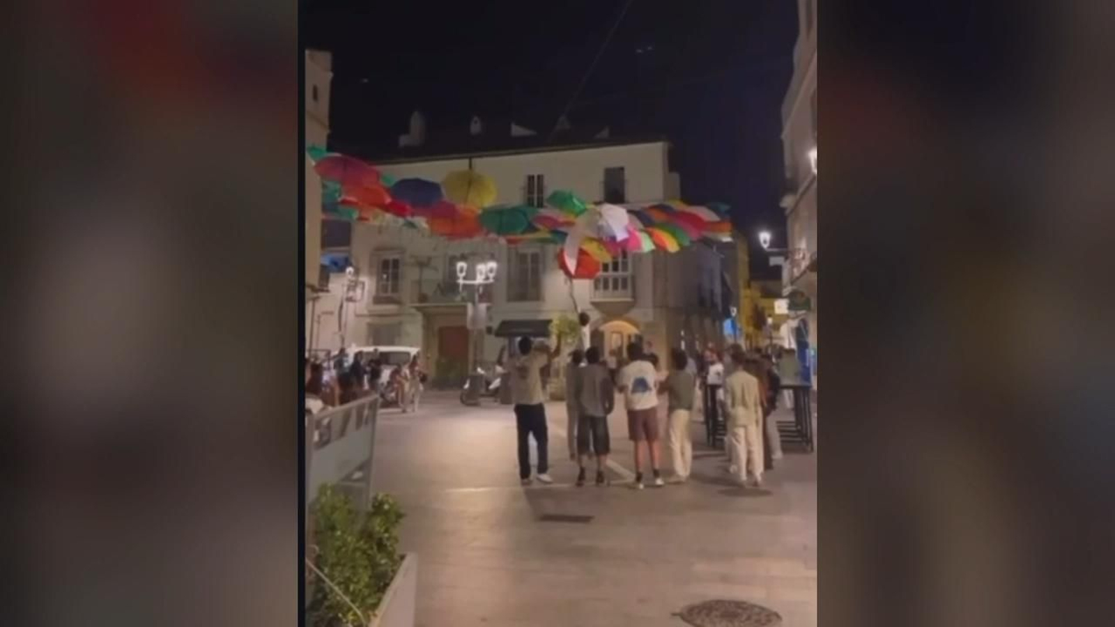 Los paraguas de El Puerto, centro de atracción para los gamberros