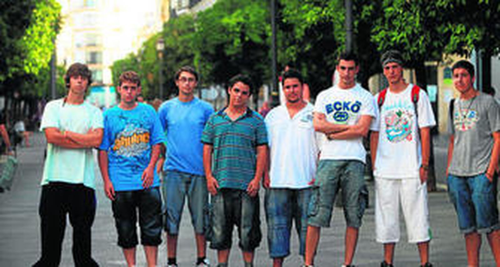 Los integrantes de 'Triple Amenaza', 'Dandokoba' y 'Raw' junto con los organizadores, posan días atrás.