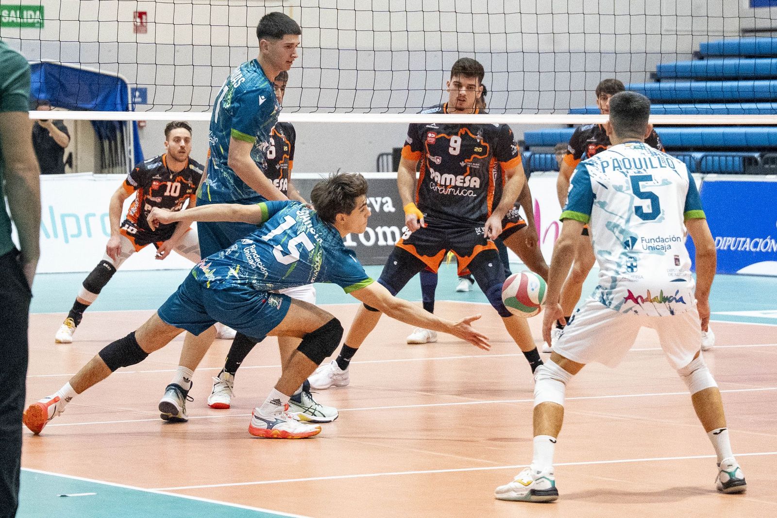 Las imágenes del partido entre Unicaja Costa de Almería y Pamesa Teruel de Superliga de voleibol