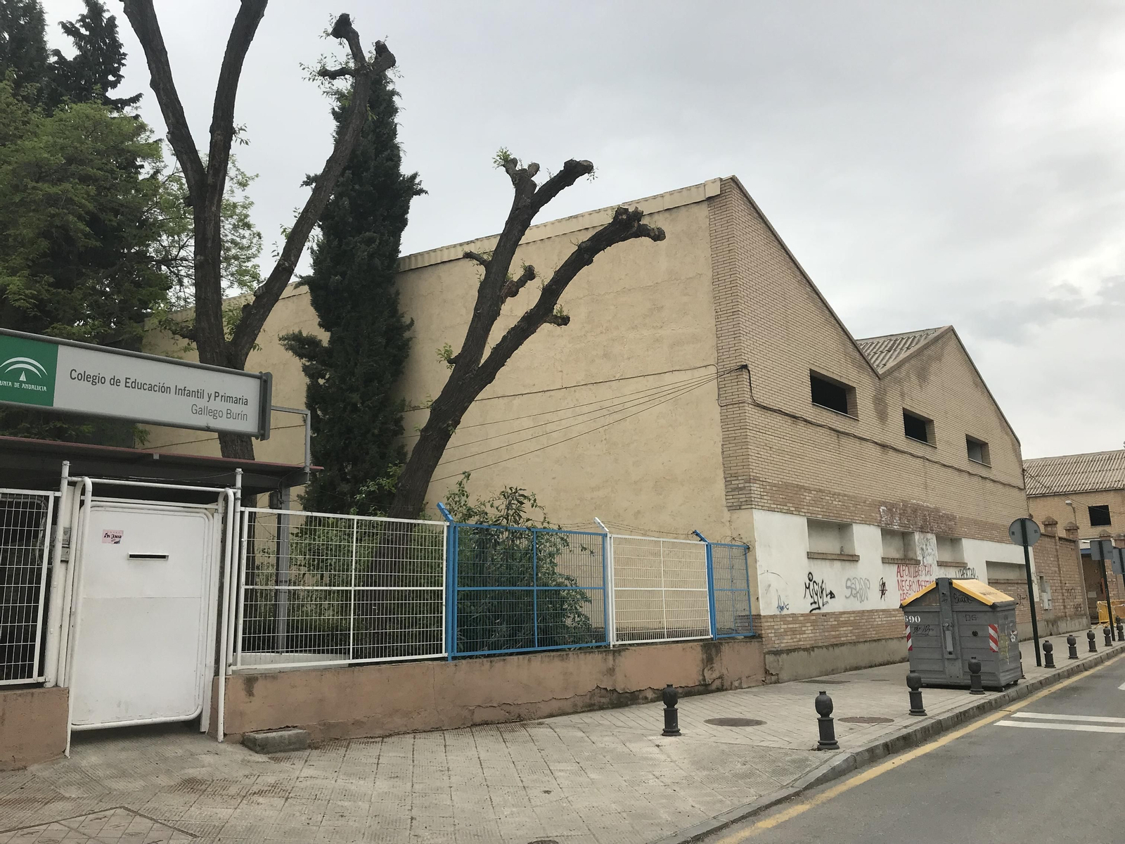 Las antiguas cocheras están situadas al lado del C. P. Gallego Burín.