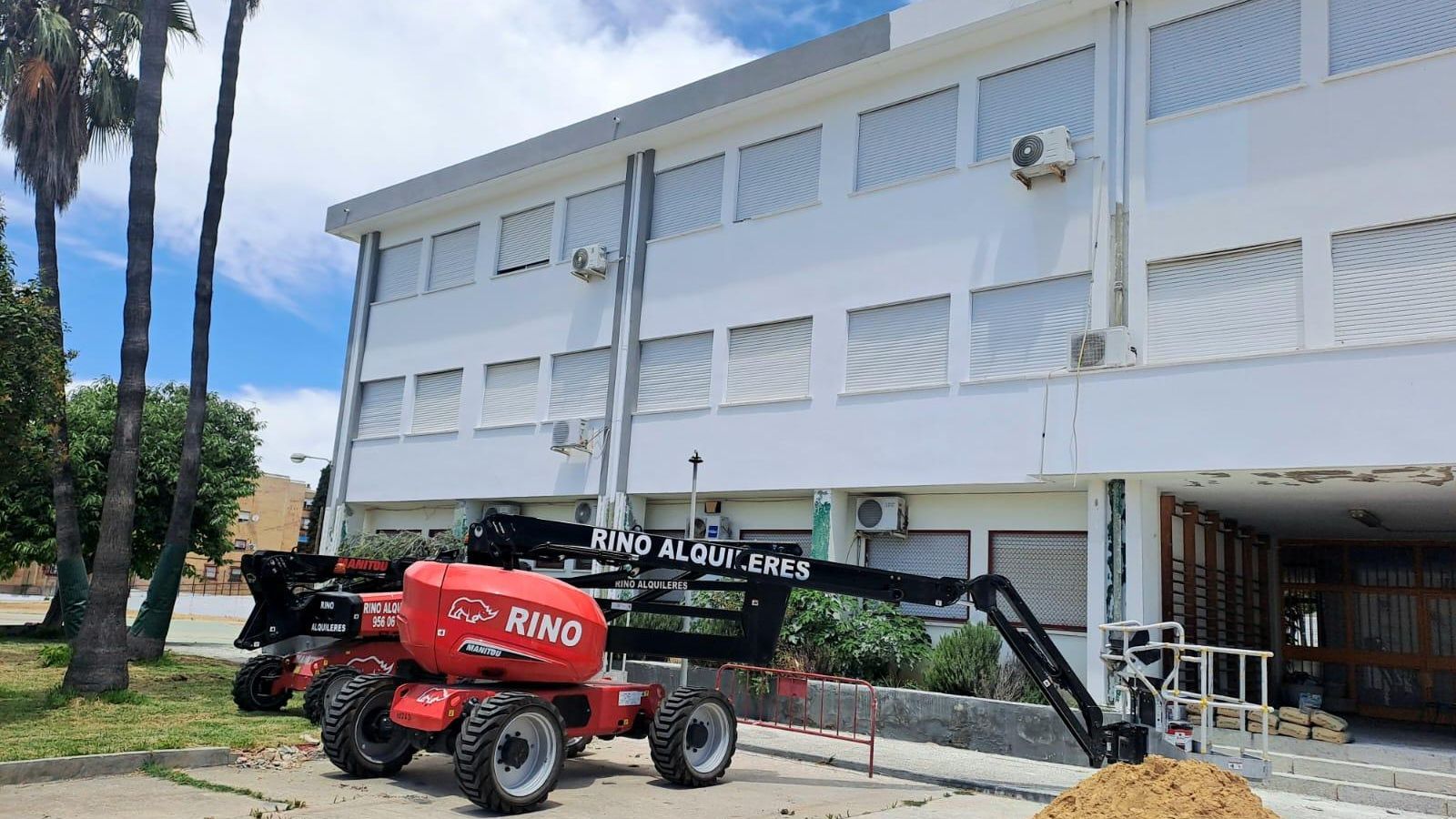 Detalle de una de las obras realizadas por el Ayuntamiento de Jerez en el CEIP Federico García Lorca..