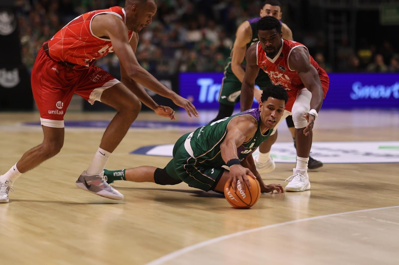 El Unicaja-Baxi Manresa, en fotos