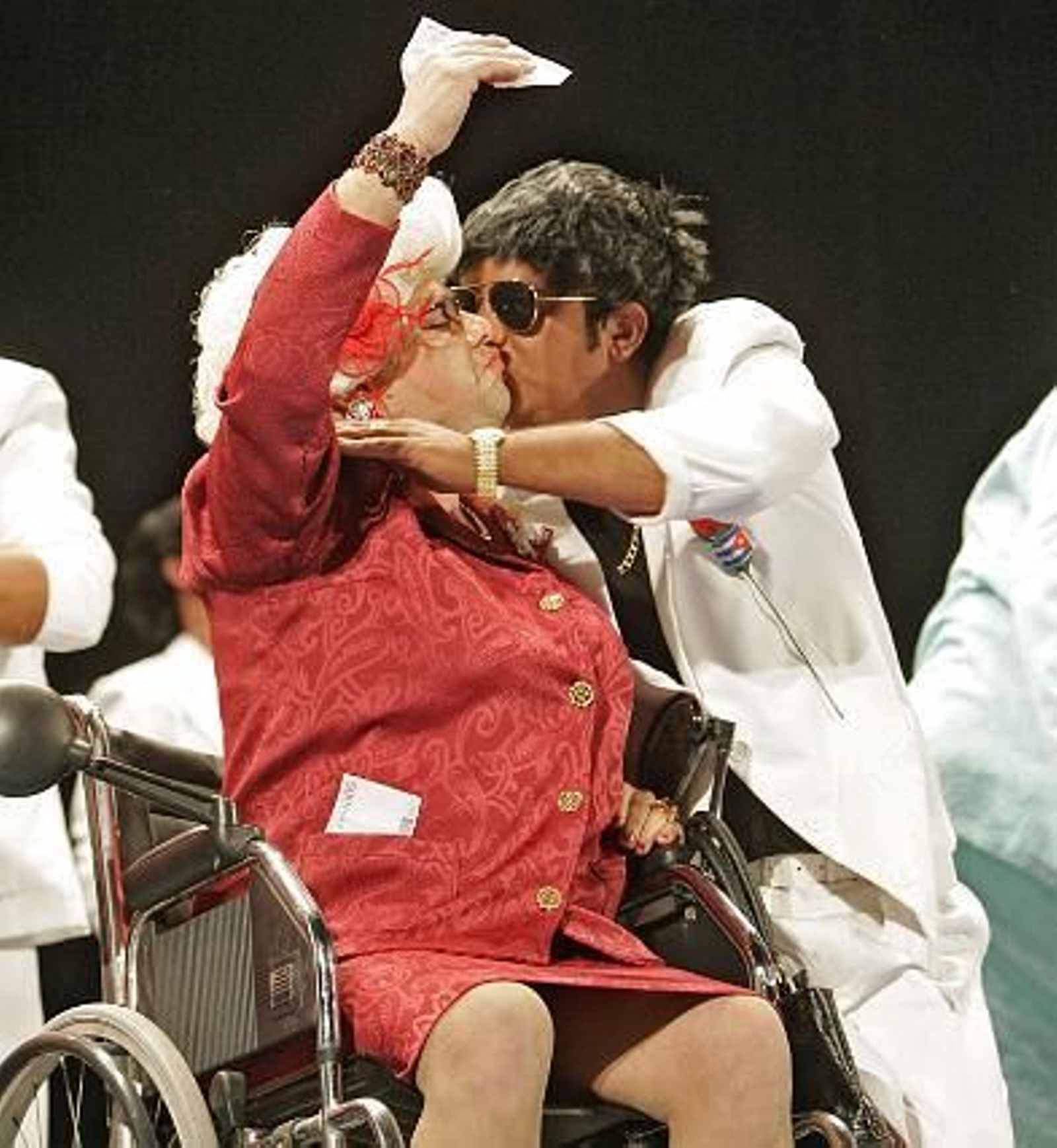 Una chirigota de interés, llegada de Punta Umbría. 

Foto: Lourdes de Vicente