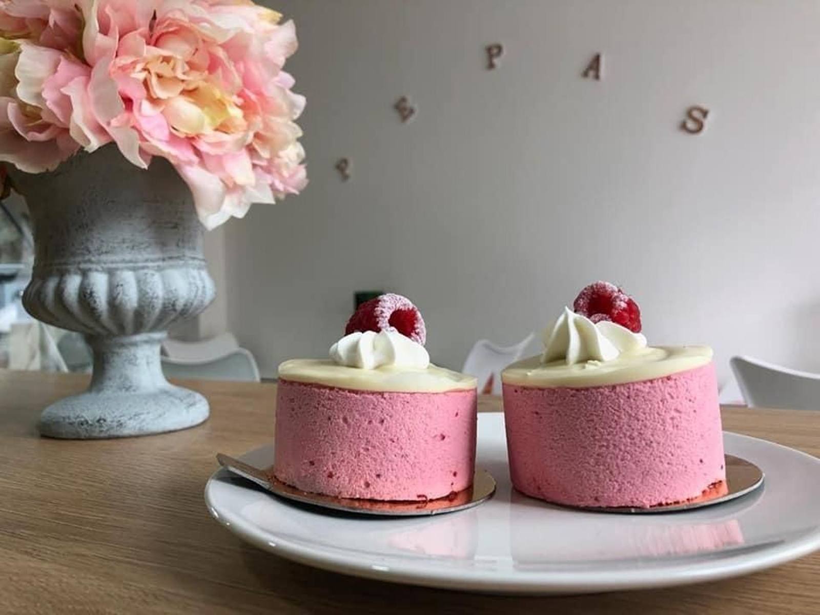 Abre en Conil una pastelería con receta propia y cafés muy cuidados