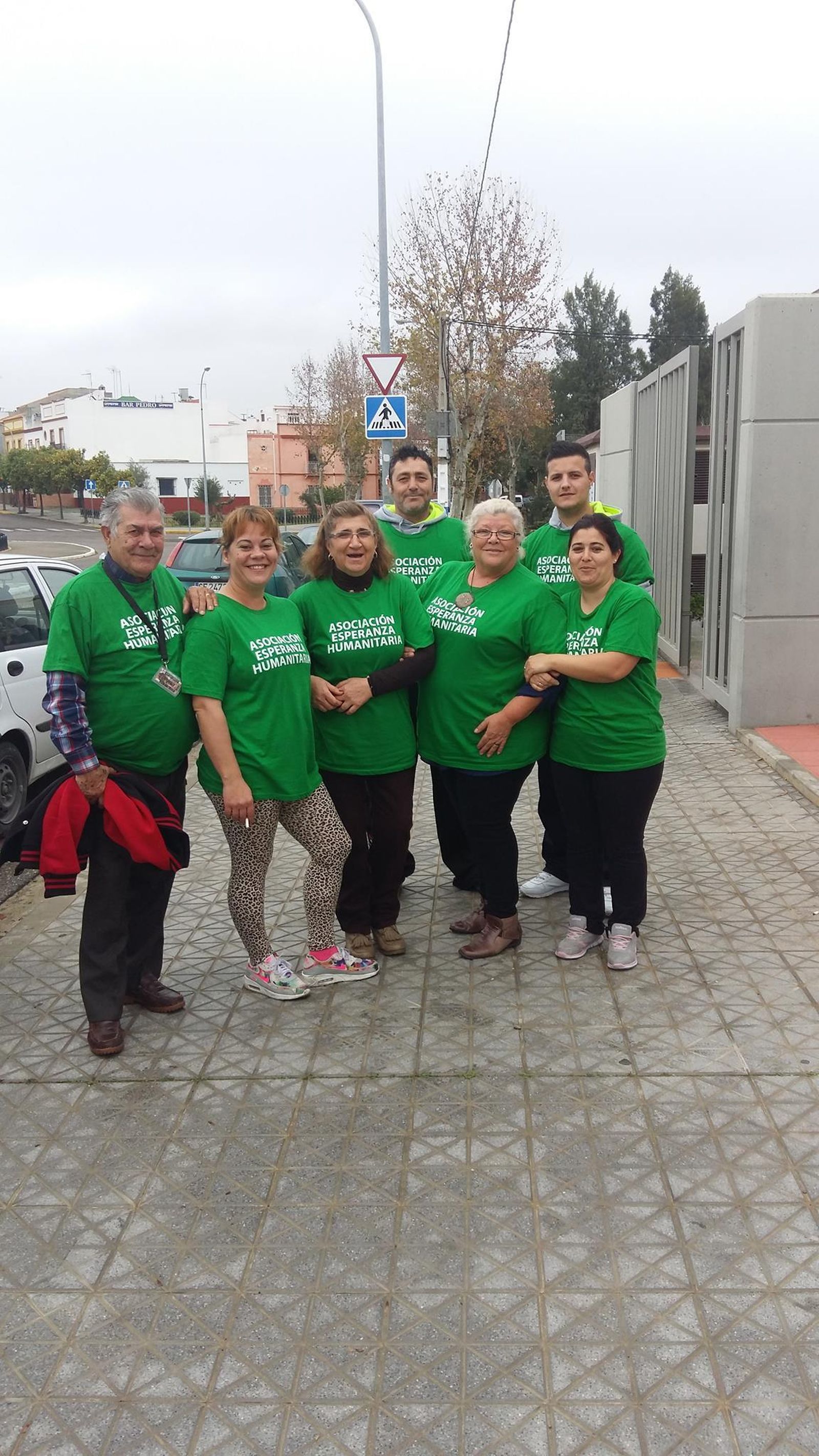 Varios componentes de la asociación visueña.