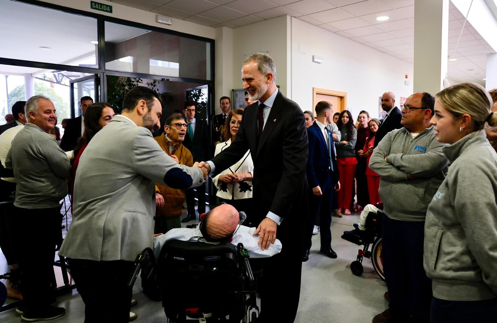La visita de Felipe VI al centro ASPACE Sevilla, en imágenes