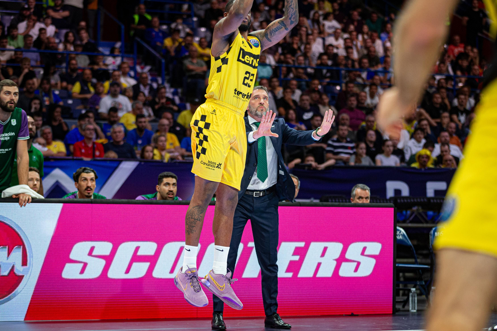 Las fotos de la final de la BCL entre Lenovo Tenerife y Unicaja Baloncesto