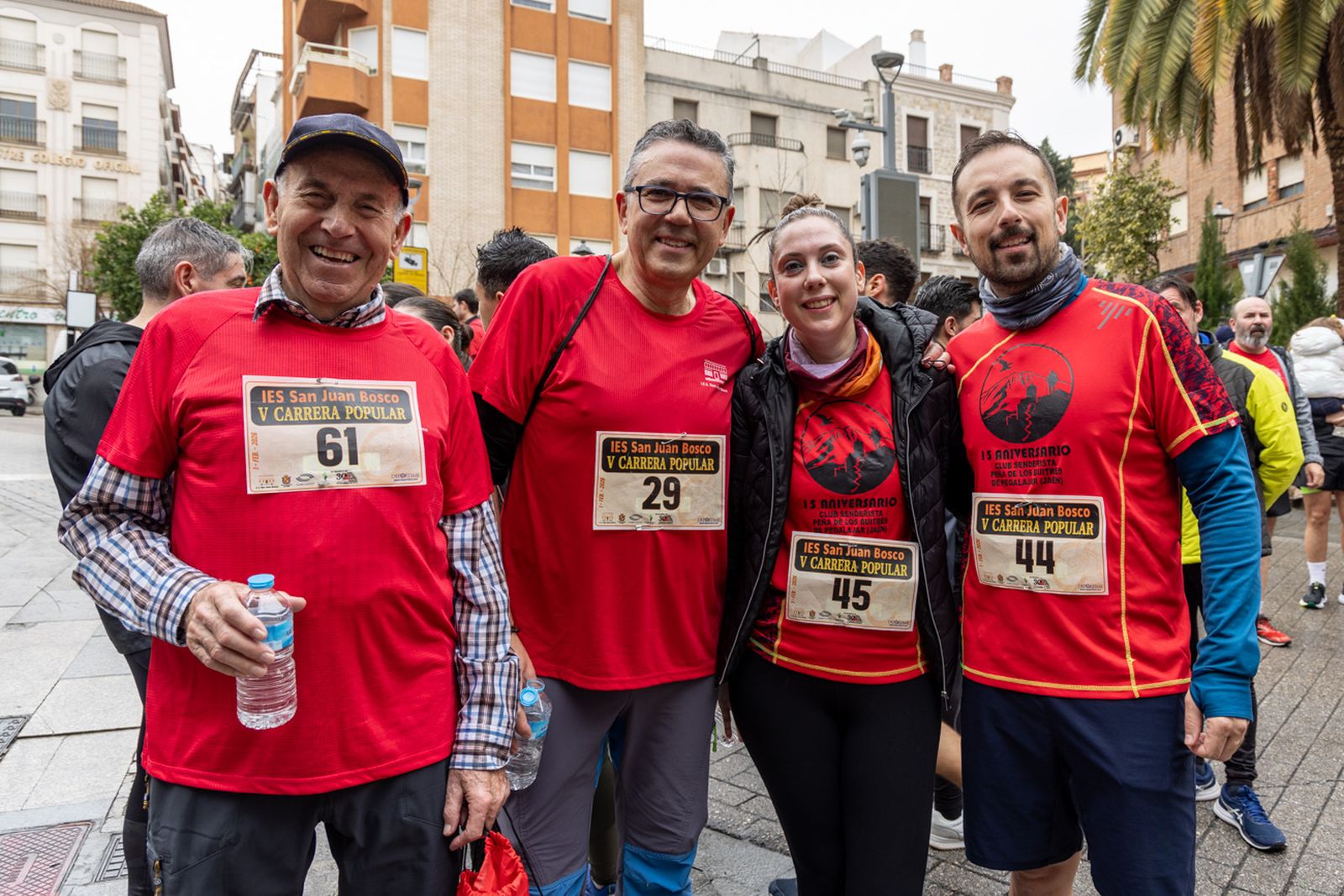En imágenes: la lluvia no frena a más de un millar de corredores en la V Carrera Popular del IES San Juan Bosco (2)