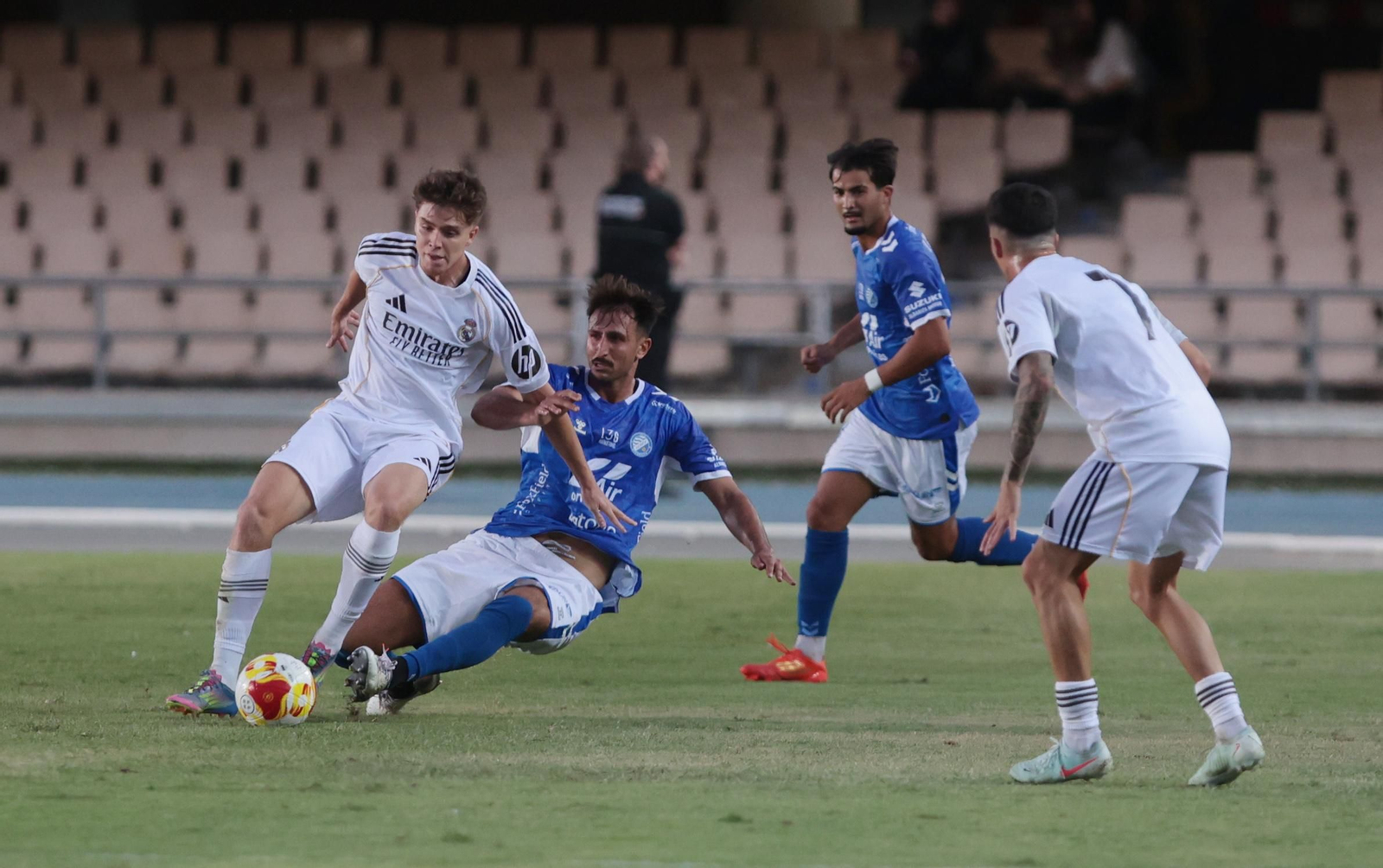 Imágenes del Trofeo de la Vendimia entre  Xerez DFC contra Real Madrid C en Chapín