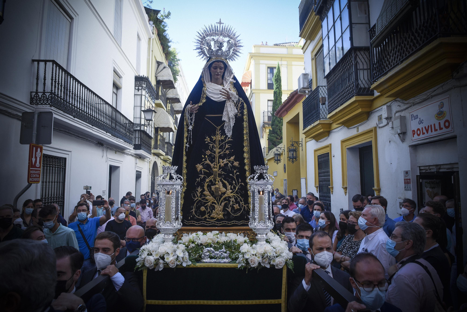 El traslado de la Virgen de las Tristezas a Santa Rosalía, en imágenes