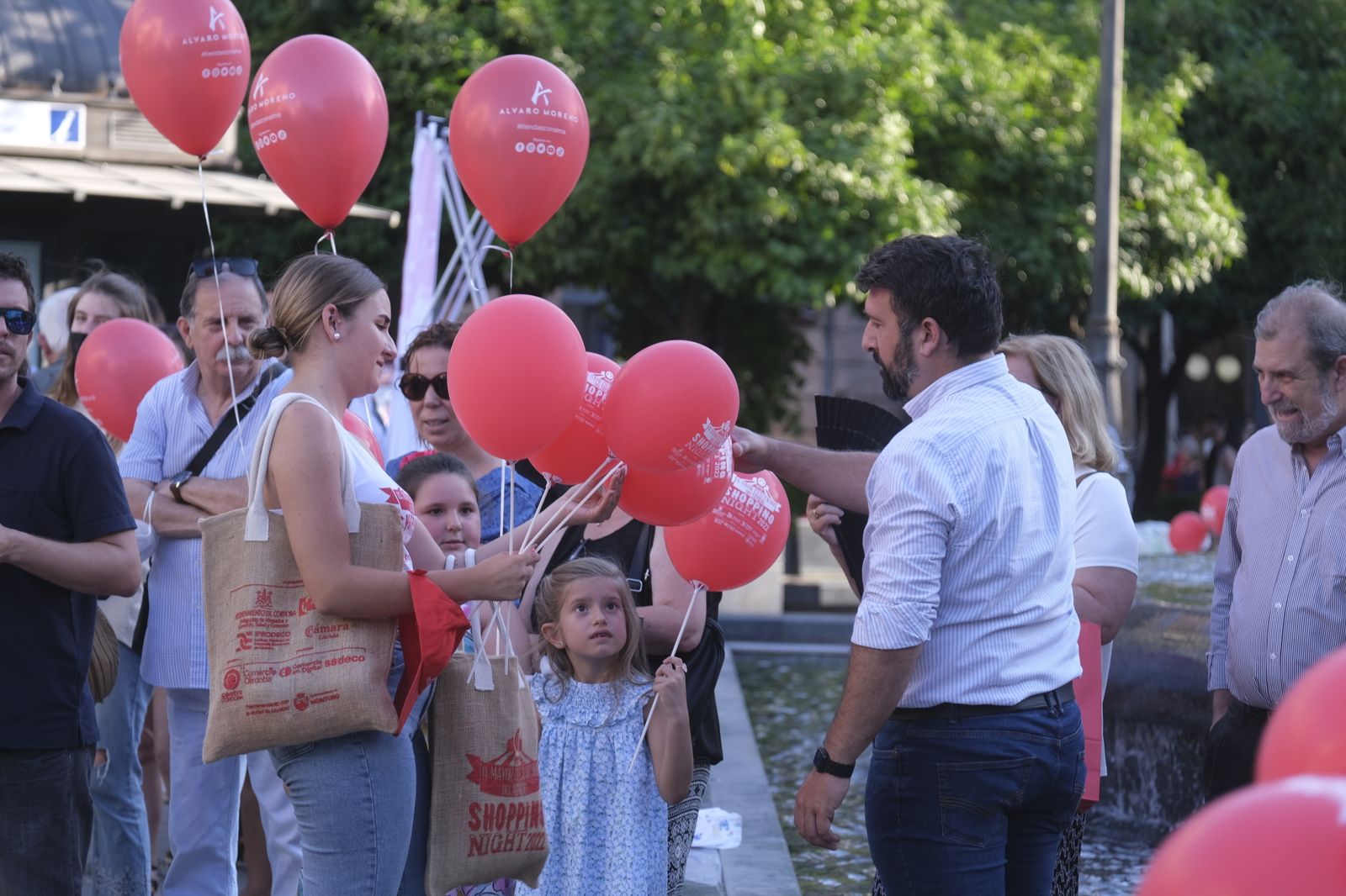 La novena edición de la Shopping Night de Córdoba, en imágenes