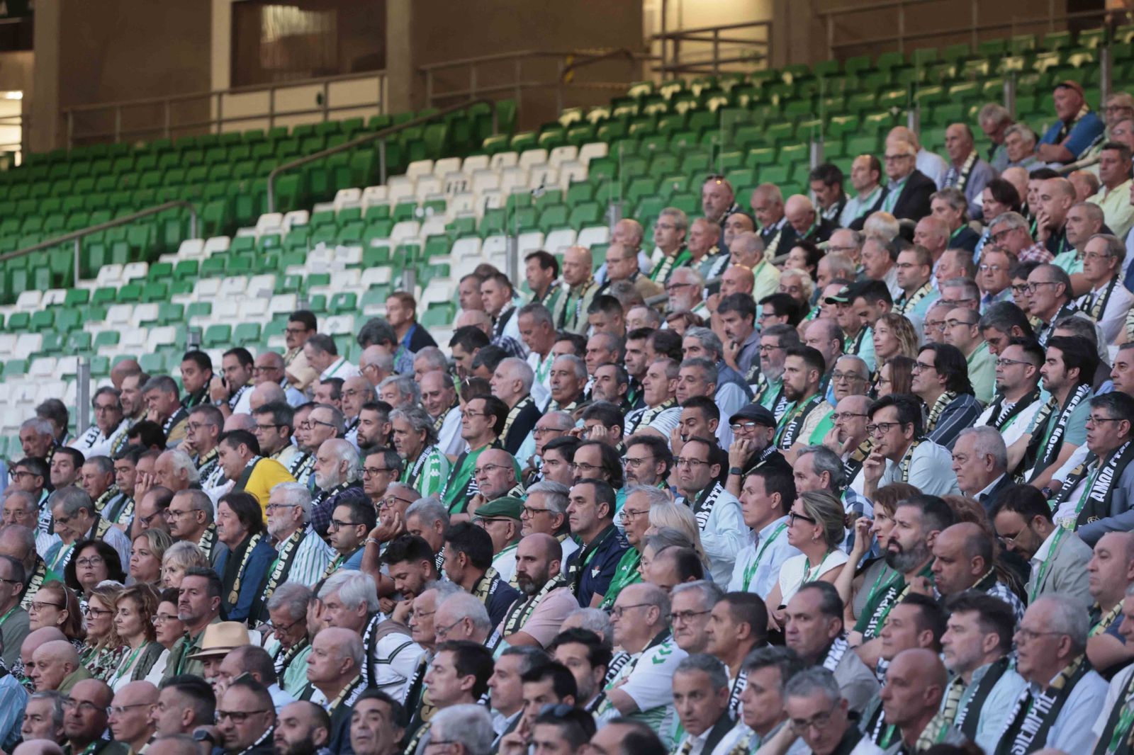 Búscate en el acto Siempre Verdiblancos