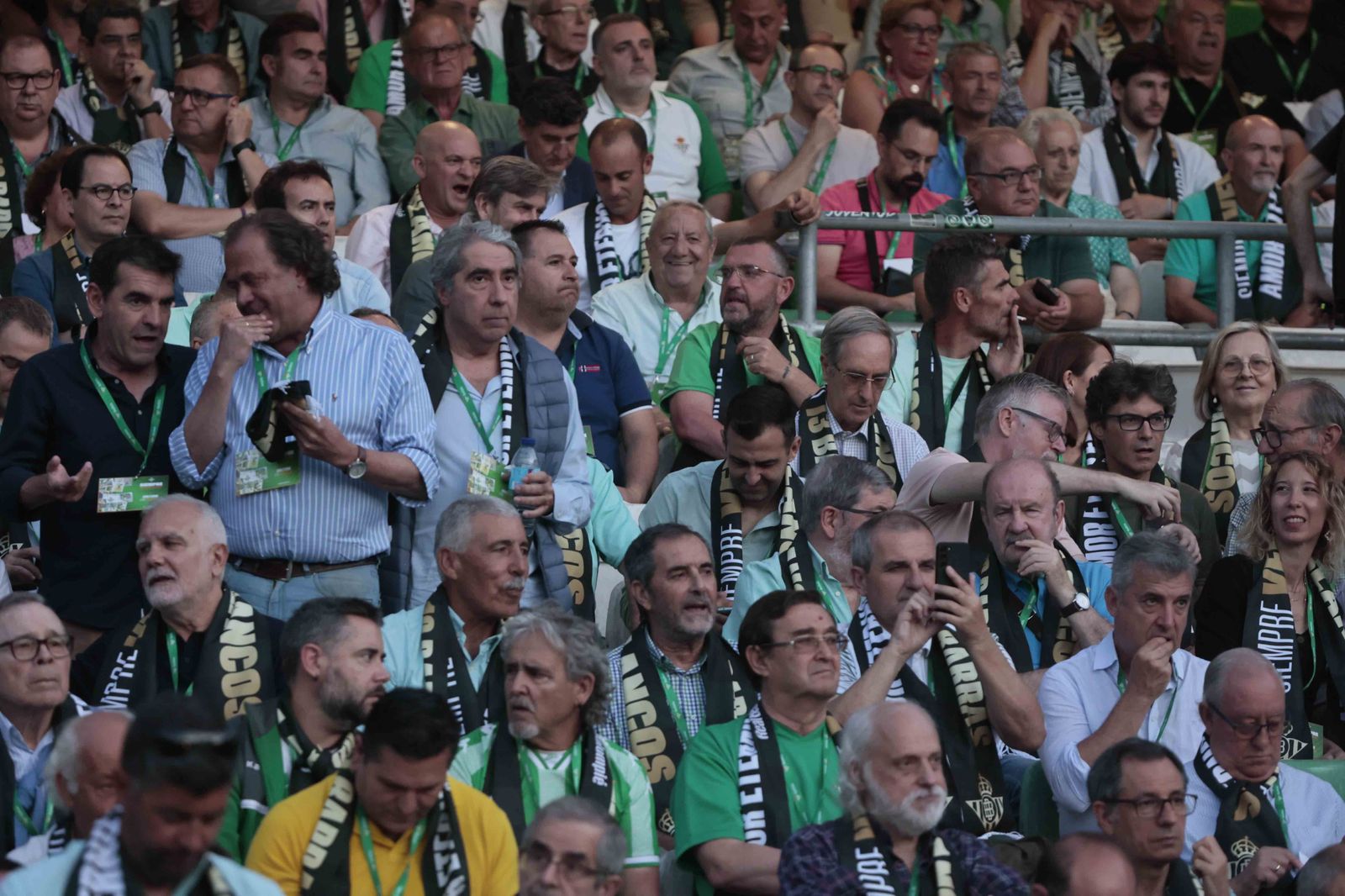 Búscate en el acto Siempre Verdiblancos