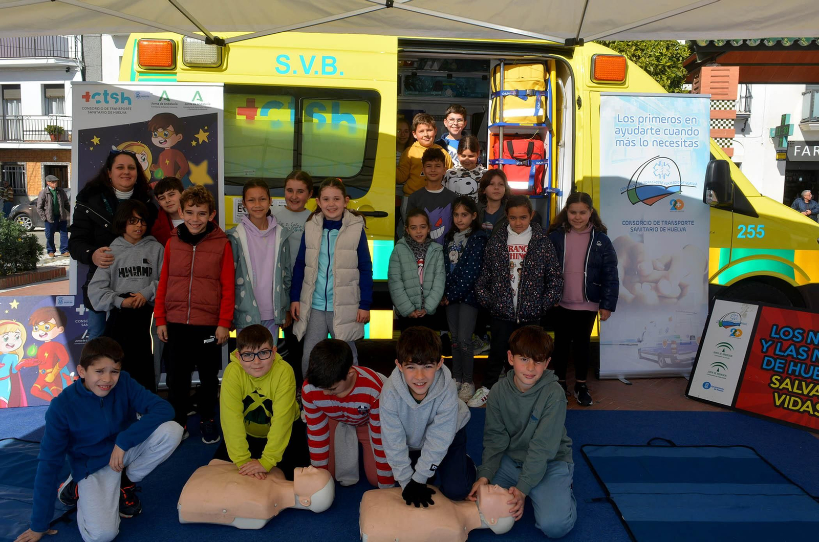 ‘Los niños y las niñas de Huelva salvan vidas’ abre su 4ª edición en Gibraleón y la Ciudad de los Niños formando a 500 escolares en RCP y primeros auxilios ‘Los niños y las niñas de Huelva salvan vidas’ abre su 4ª edición en Gibraleón y la Ciudad de los Niños formando a 500 escolares en RCP y primeros auxilios