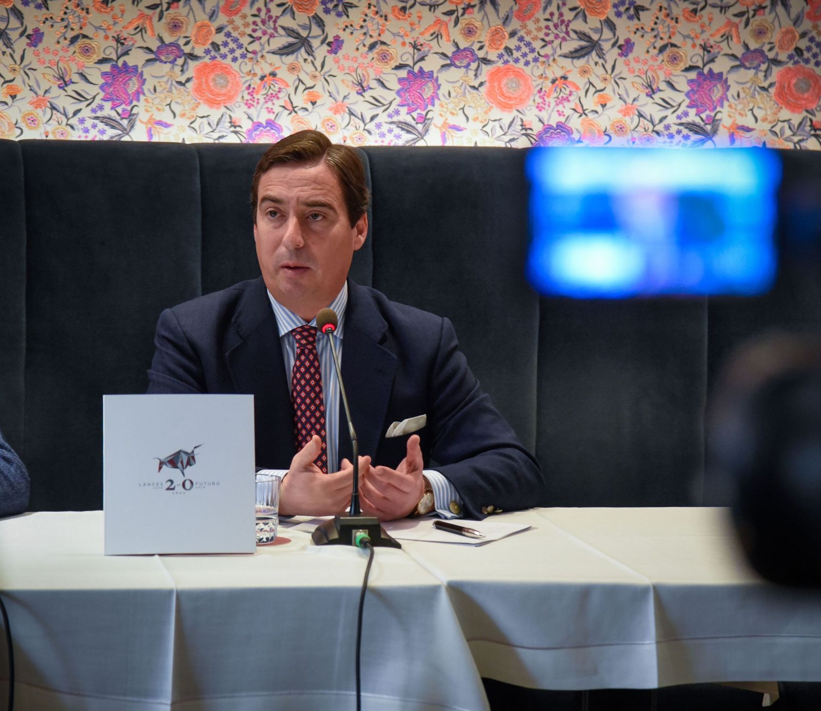 Garzón, bajo el escrutinio de los medios en la rueda de prensa de este lunes.