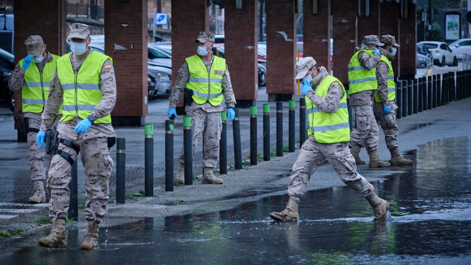 Efectivos desplegados por la estación de Adif de Cádiz, hace unos días.