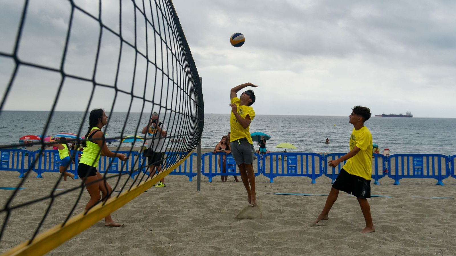 VOLEIBOL PLAYA EN LA PLAYA DE SANTA BARBARA