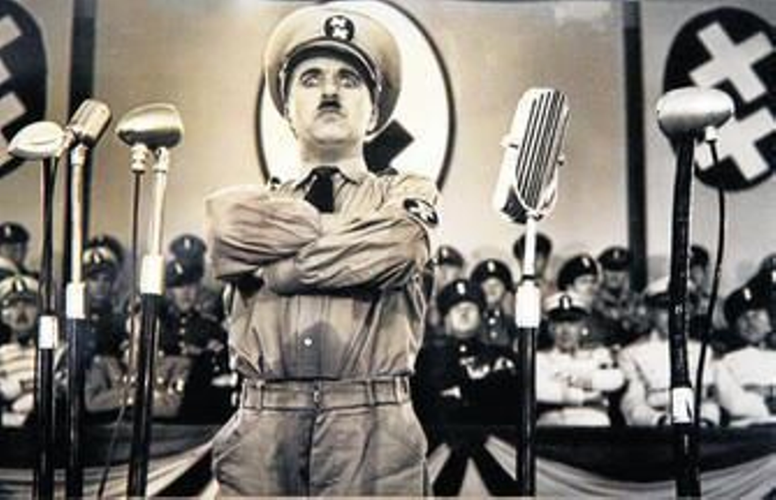 Charles Chaplin se puso el siglo XX por montera en 'El gran dictador'; ahora, es el siglo XXI el que anda suelto con los cuernos al aire.