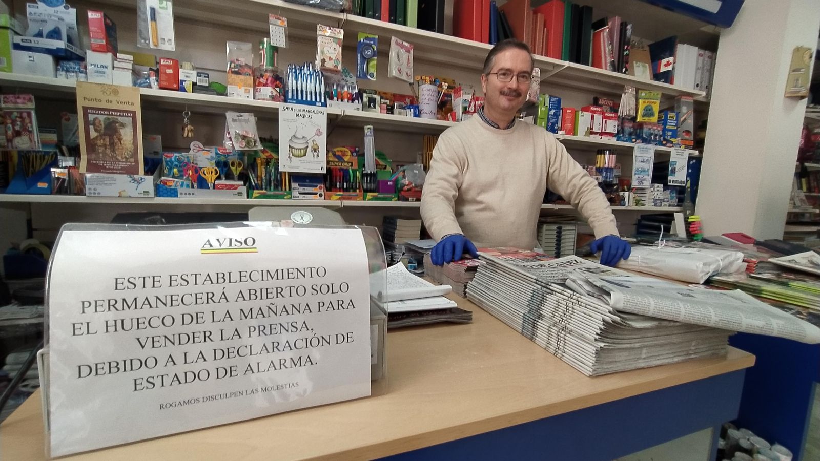 Papelerías solo abiertas para vender prensa.