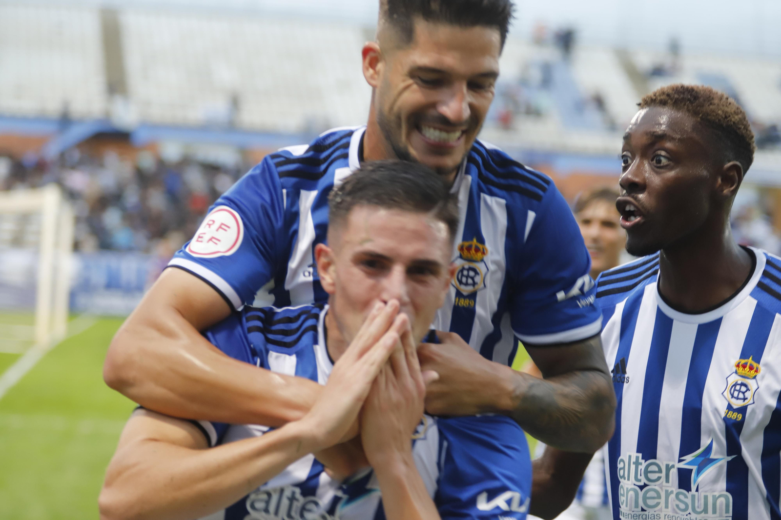 Imágenes del encuentro entre el Recreativo Huelva y el San Fernando