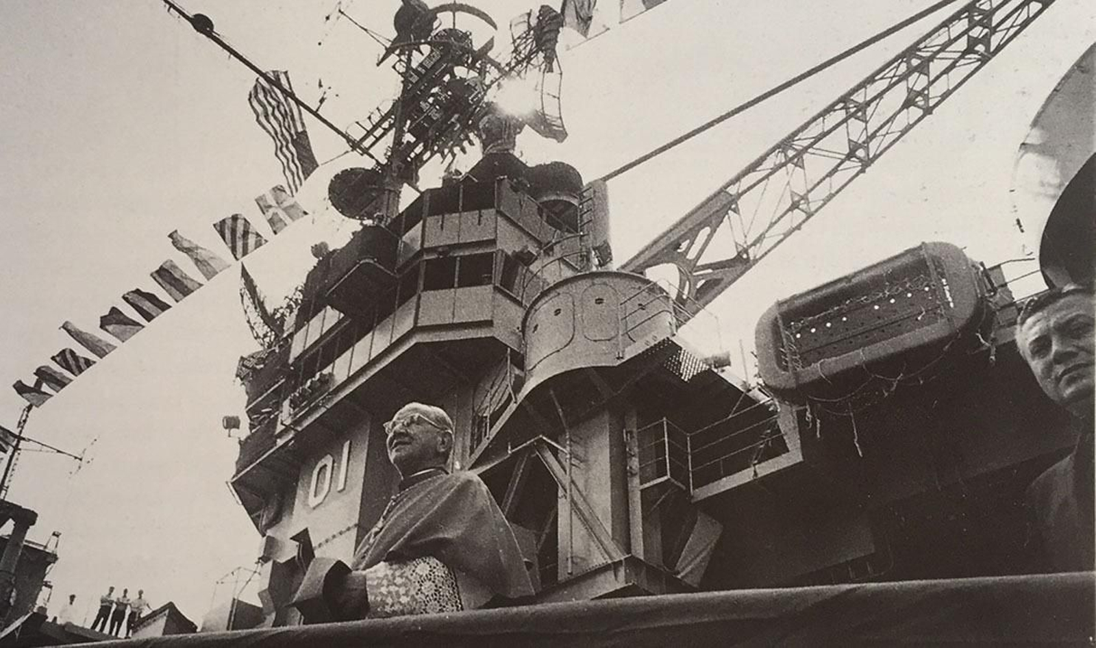 1967 hace 50 añosEntrega del portahelicópteros Dédalo a la Marina española