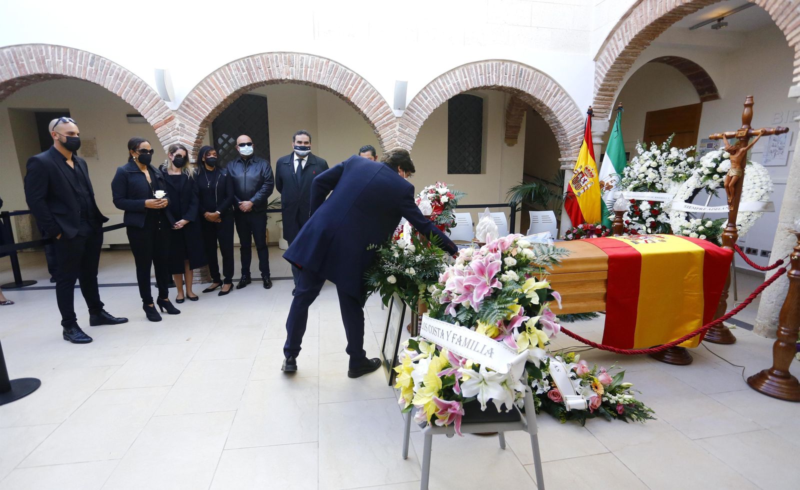 La despedida de Marbella a Manolo Santana, en imágenes