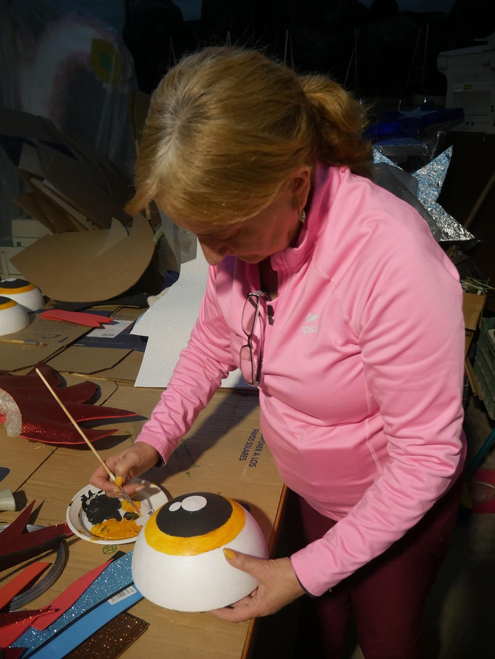 Imágenes de la elaboración de las carrozas tradicionales de Canjáyar