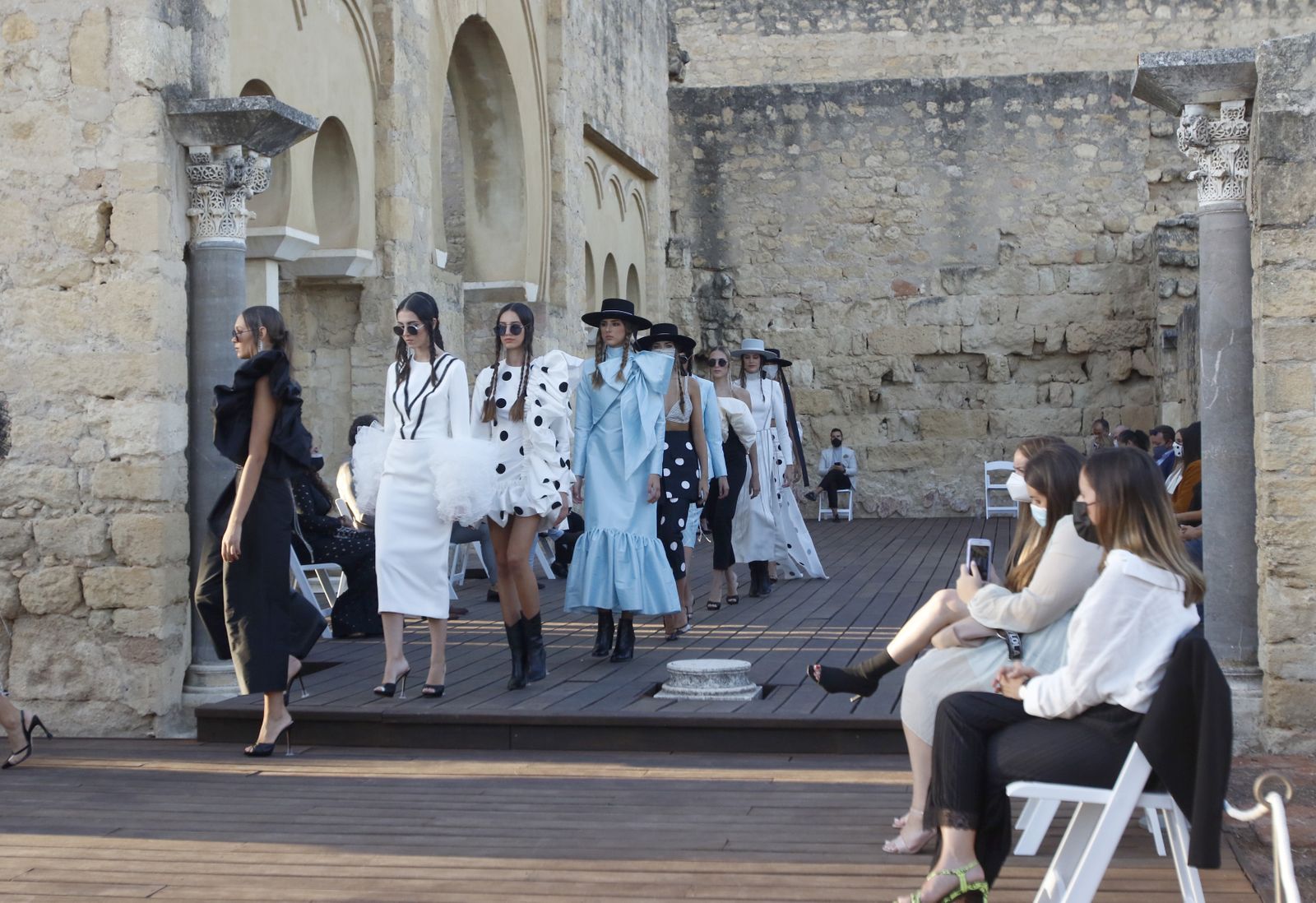 El desfile de Juana Martín en Medina Azahara, en fotografías