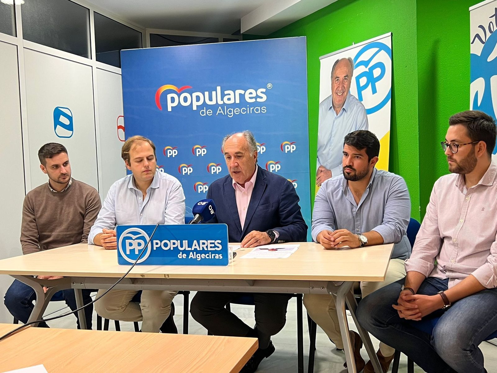José Ignacio Landaluce, en el centro, presenta las enmiendas a los PGE.