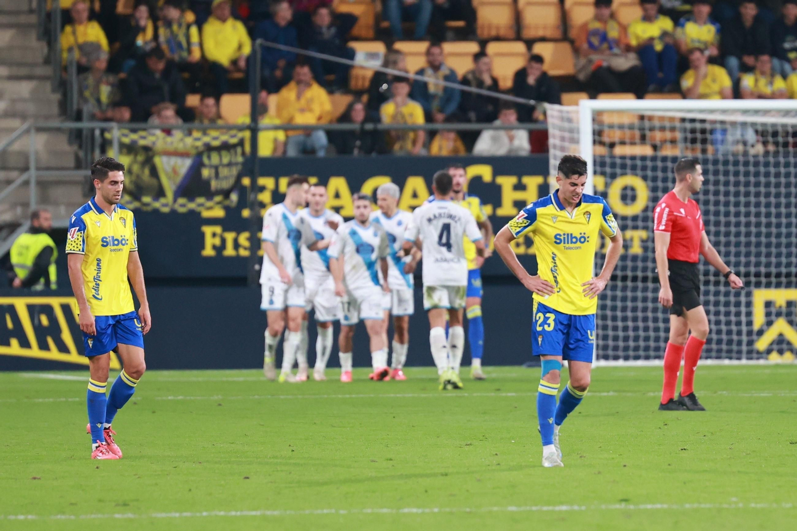 Búscate entre las imágenes del partido de fútbol entre Cádiz CF y Deportivo