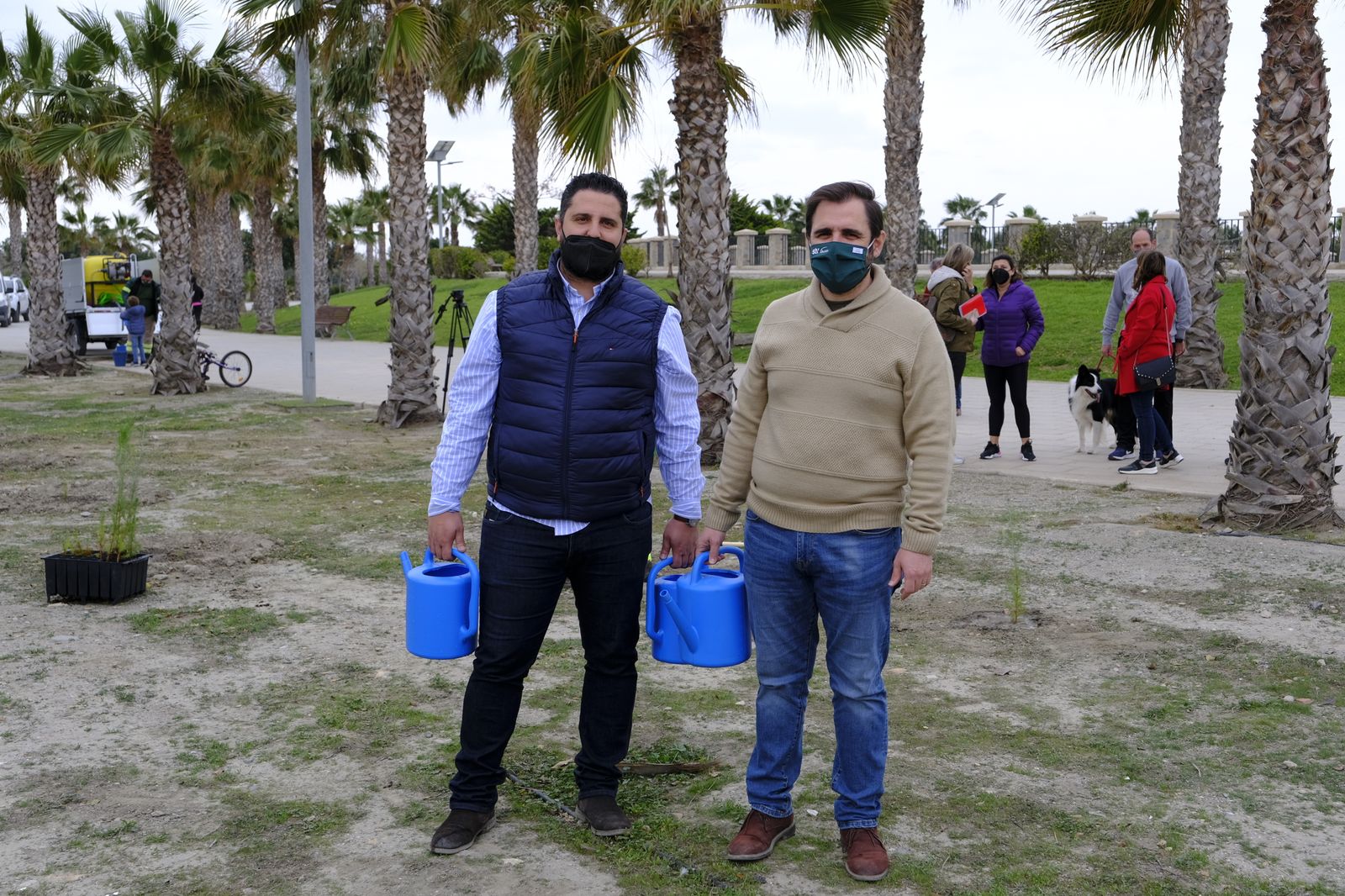 Plantación de árboles en el Parque del Andarax. Día de Andalucía.