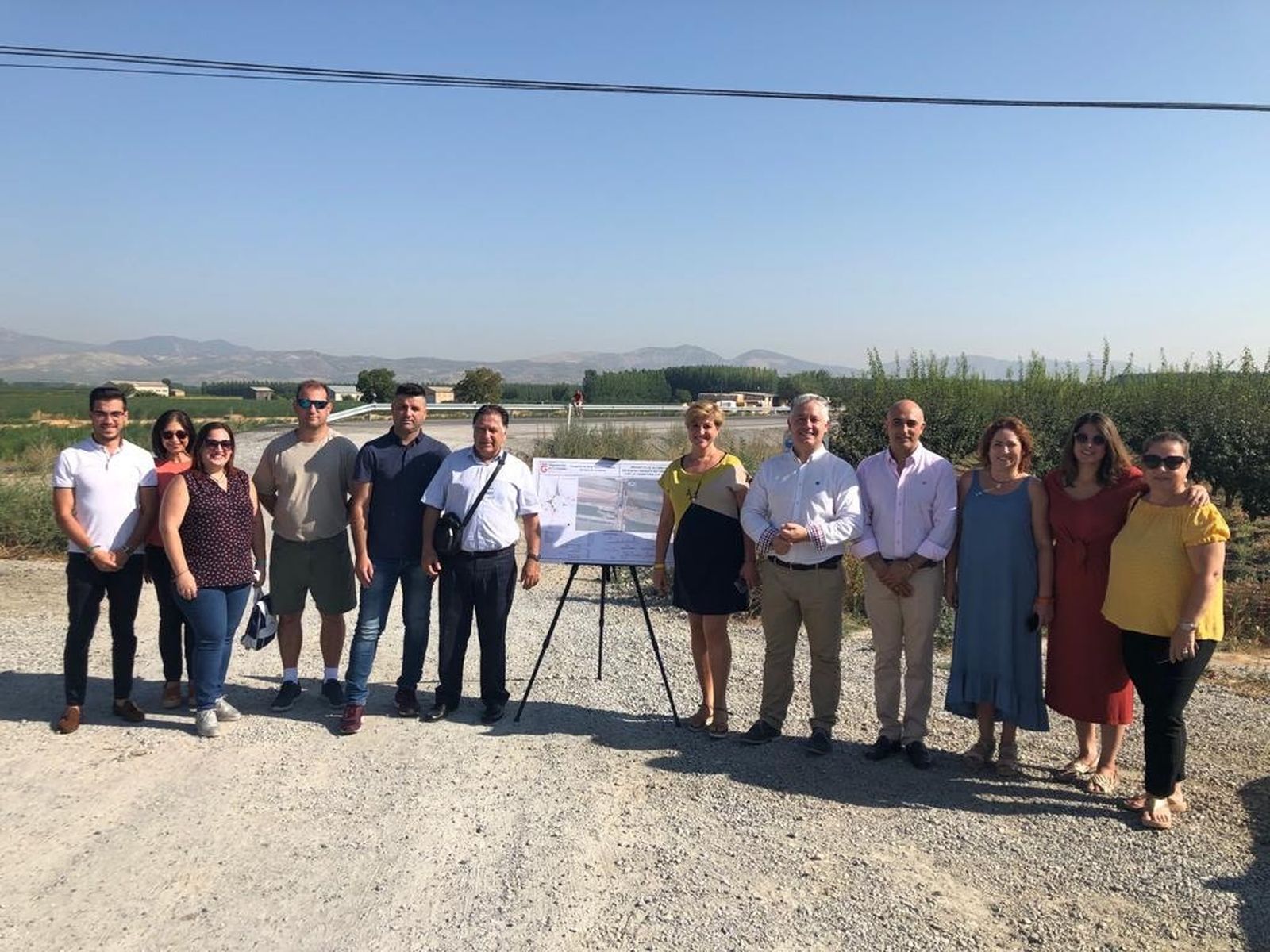 El diputado de Obras Públicas, José María Villegas, durante la visita al inicio de las obras.