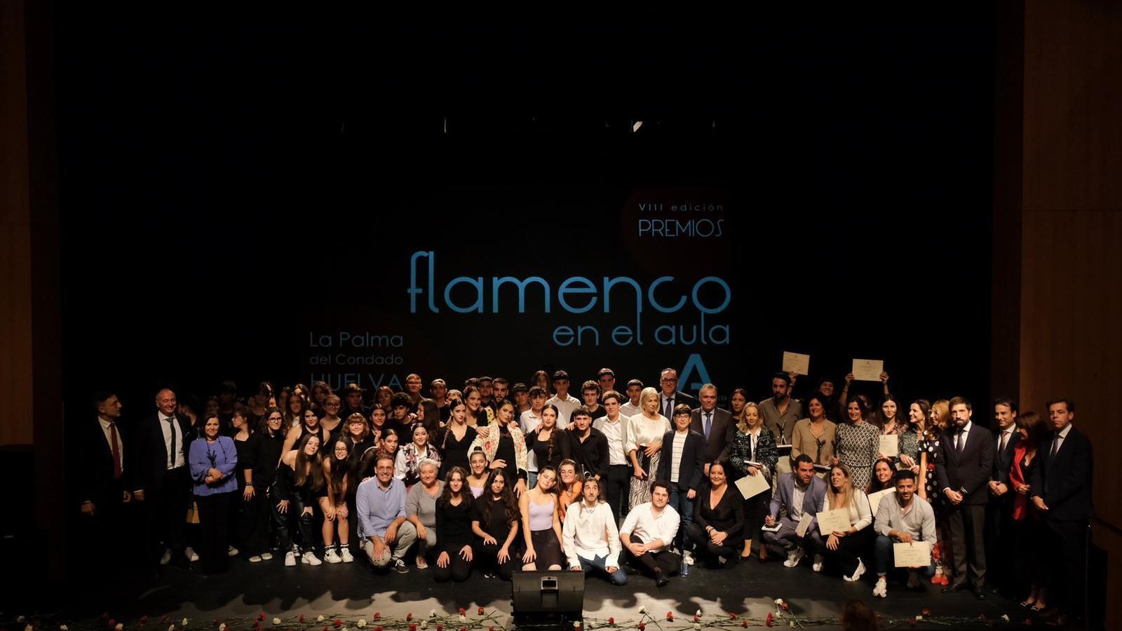 Foto de familia de los premiados.